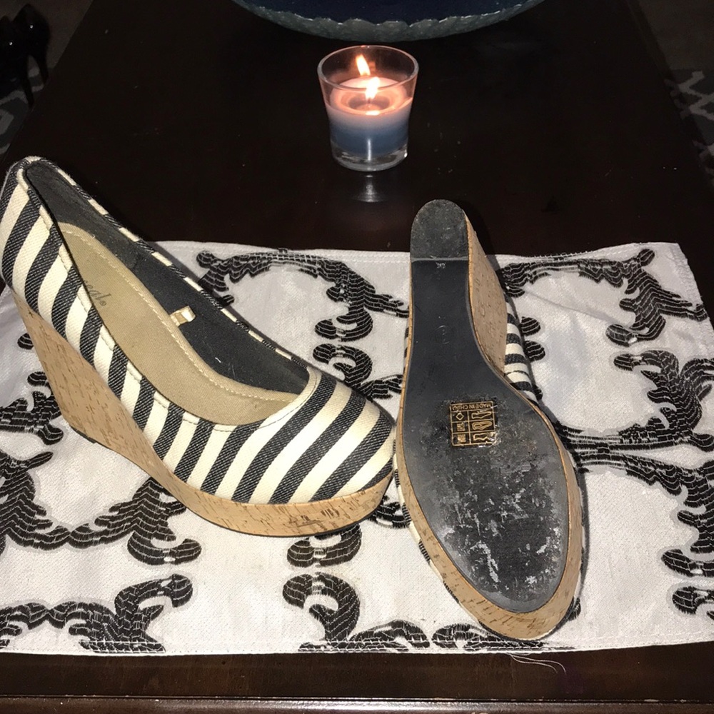 Striped Platform Heels - Picture 3 of 3